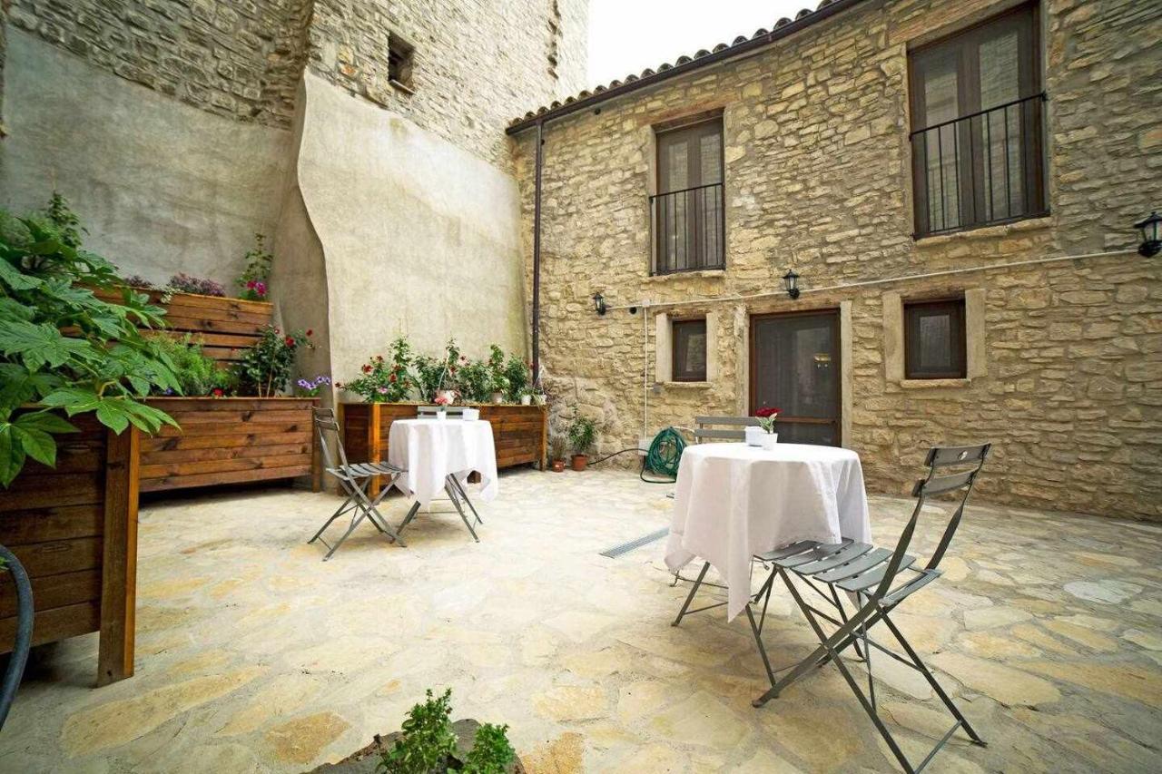El Forn De Freixenet Con Servicios De Un Hotel Lleida Eksteriør billede