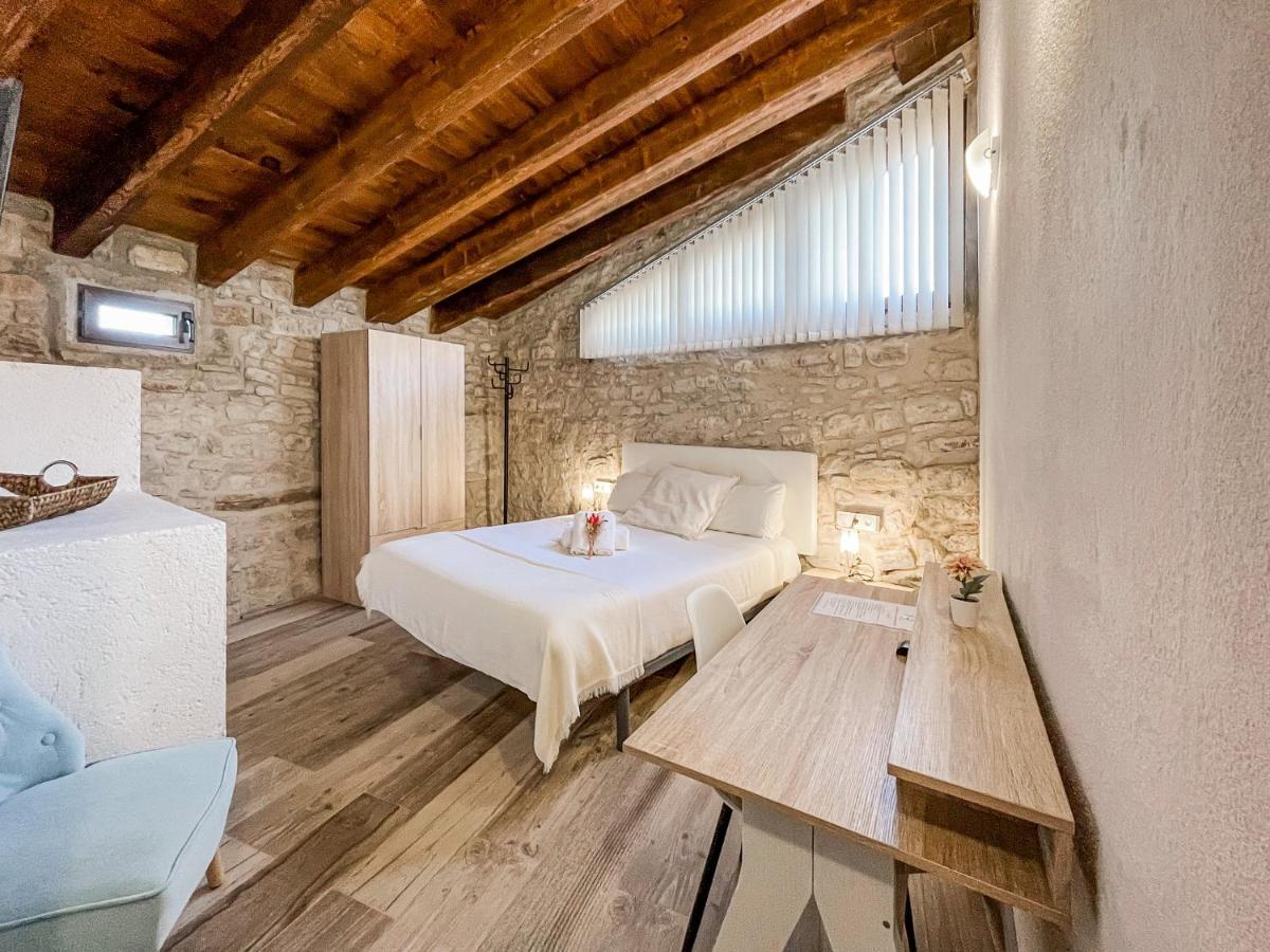 El Forn De Freixenet Con Servicios De Un Hotel Lleida Eksteriør billede